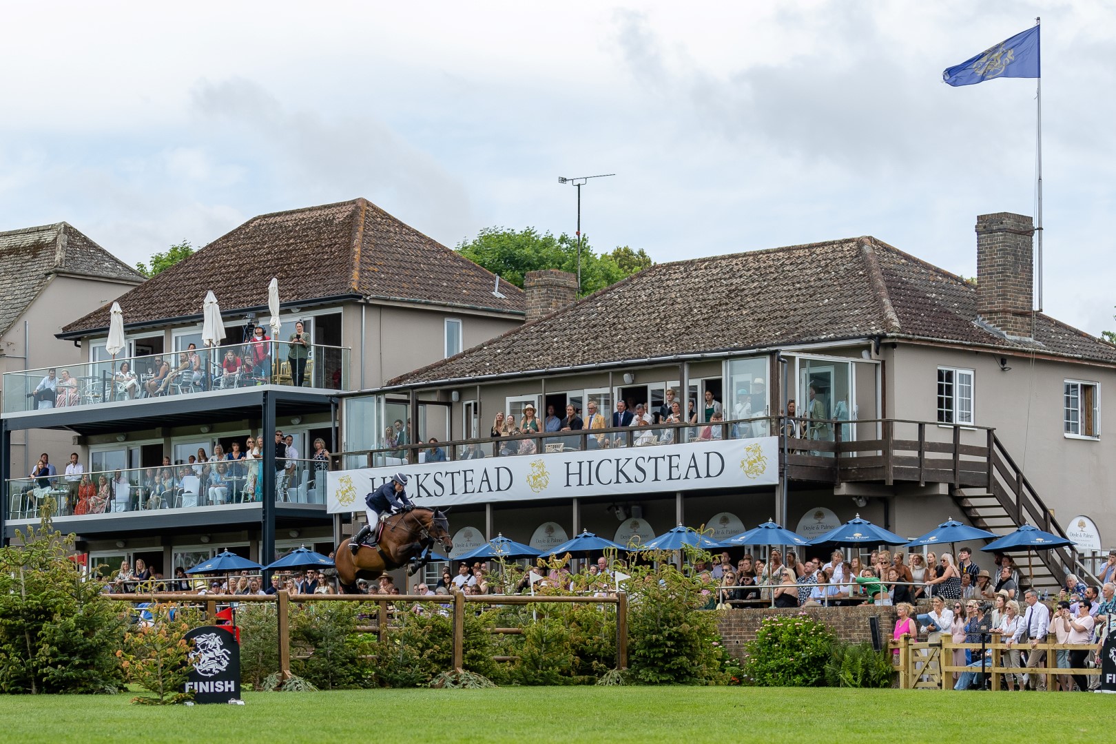 Robert Whitaker And Gentlemen VH Veldhof  B&H (16) (Large) (1)