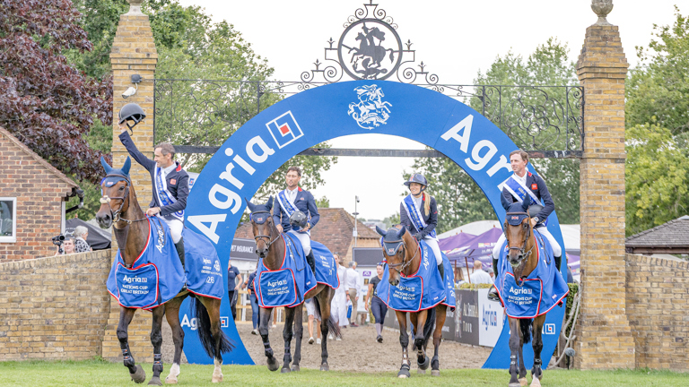 LOW RES_TEAM GB_PRICE GIVING_ PRESENTATION_NATIONS CUP-2.jpg